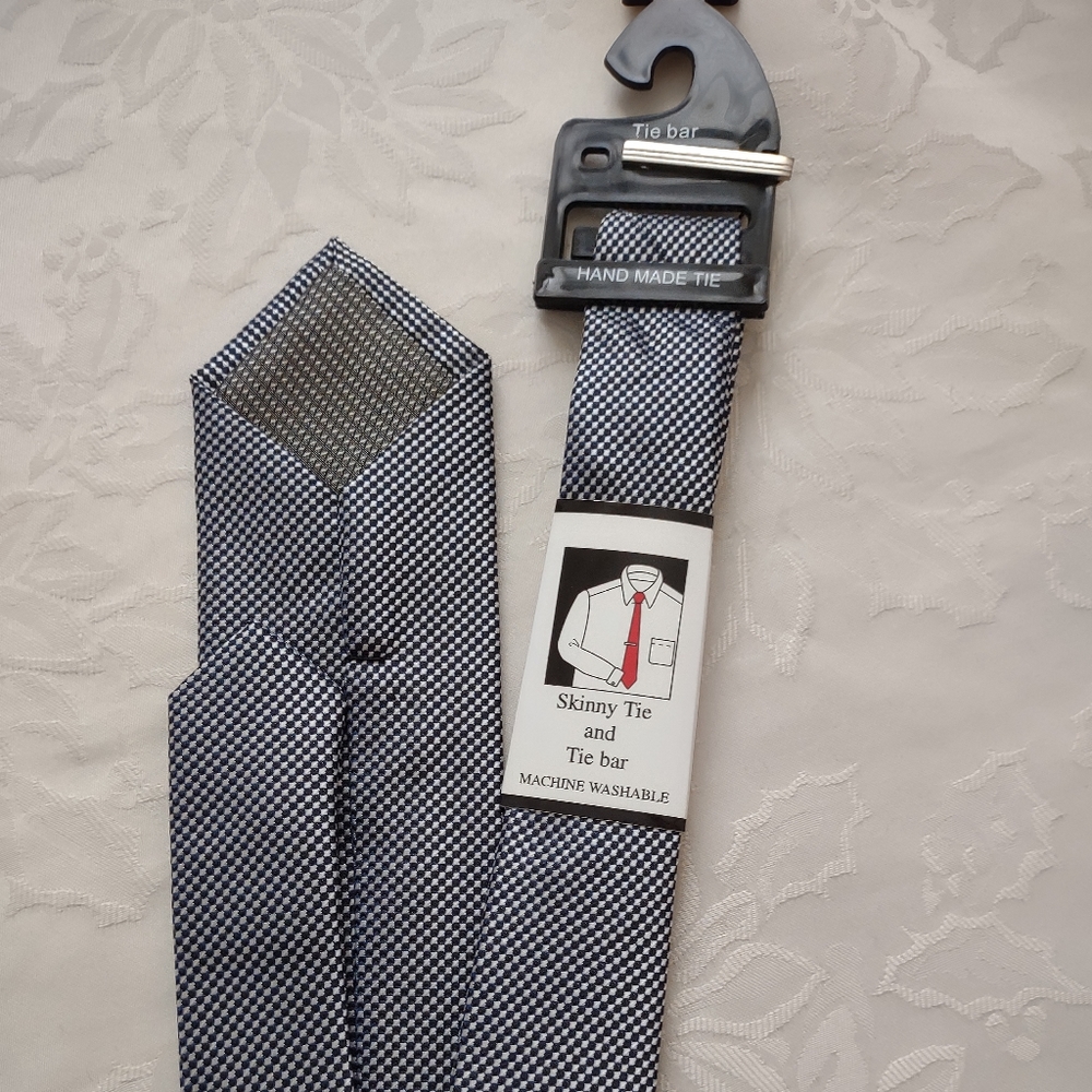 New 🆕 Bergamo New York checkered tie and bar hand made